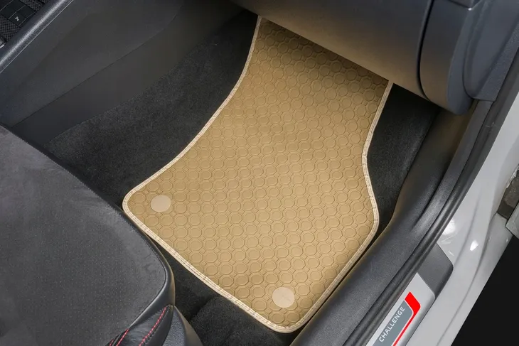 corolla-x-e140-e150-2007-2013-dywaniki-bezowe-stan-nowy-liczba-elementow-komplety