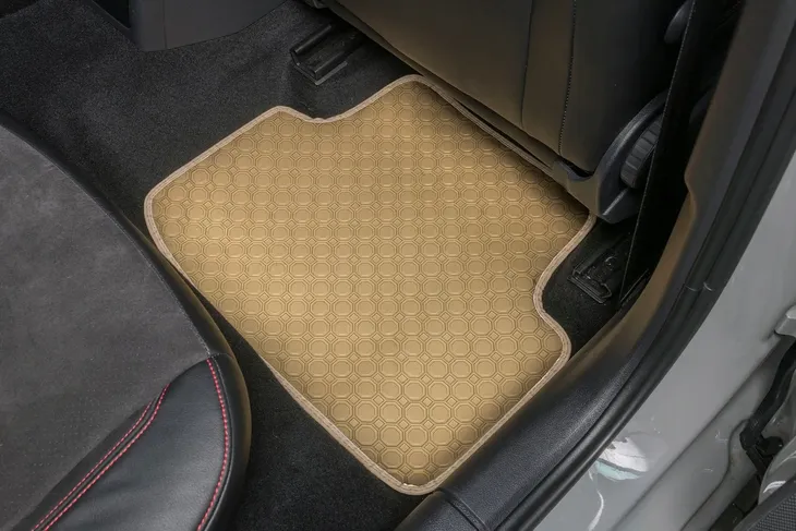 corolla-x-e140-e150-2007-2013-dywaniki-bezowe-stan-nowy-waga-z-opakowaniem-5-kg