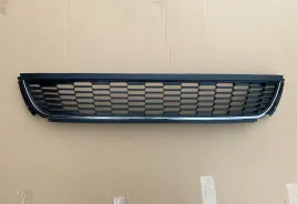 vw-polo-6r-2009-kratka-dolna-w-zderzak-chrom
