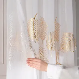 firana-gotowa-delikatna-biala-na-tasmie-250x140cm-zloty-wzor-w-liscie
