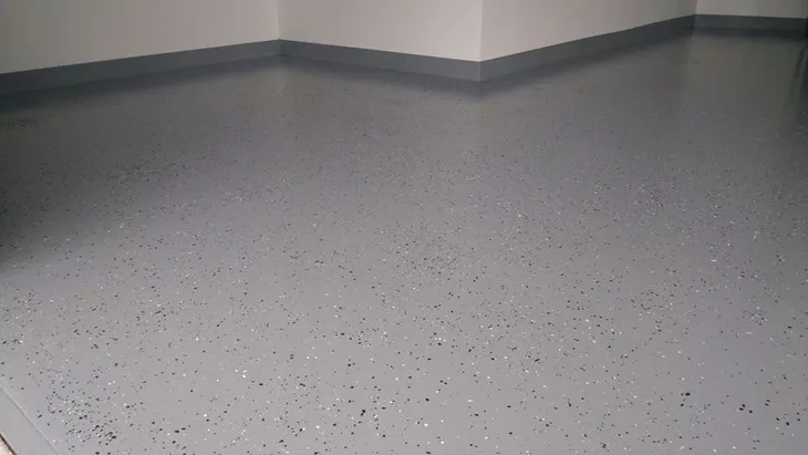 farba-przemyslowa-solid-clearcoat-500-1l-polysk-opakowanie-puszka