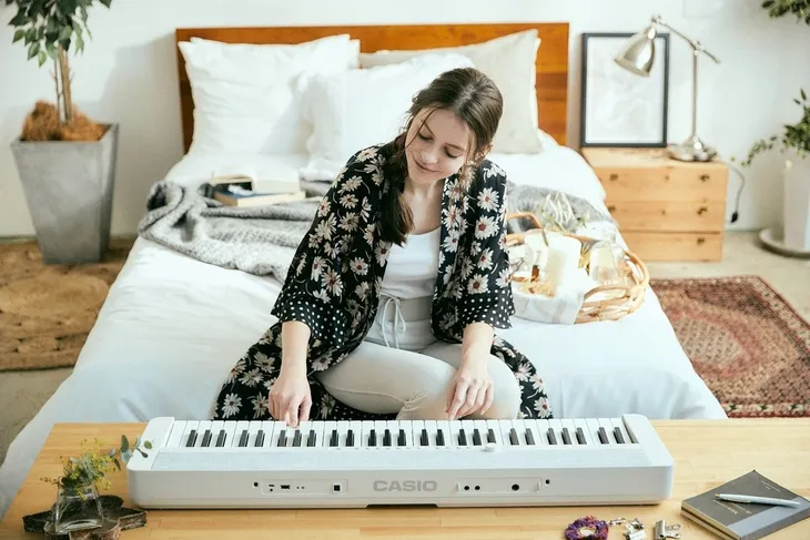 keyboard-casio-ct-s1-we-bialy-minimalny-wiek-dziecka-3