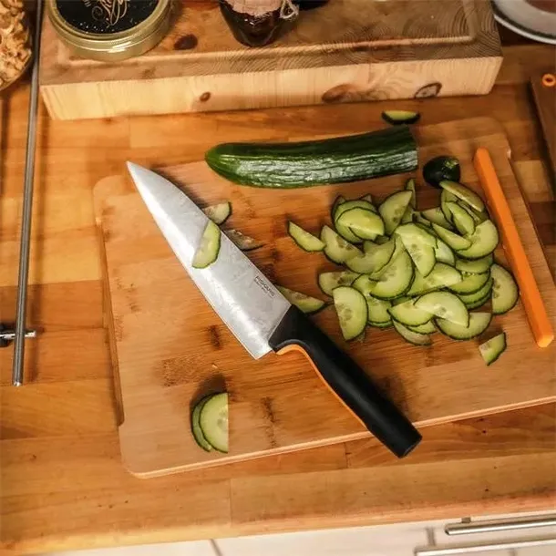 fiskars-zestaw-3-nozy-w-bambusowym-bloku-functiona-opakowanie-w-bloku
