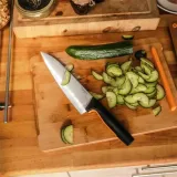 fiskars-zestaw-3-nozy-w-bambusowym-bloku-functiona-opakowanie-w-bloku