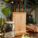 fiskars-zestaw-3-nozy-w-bambusowym-bloku-functiona-linia-functional-form-stan-nowy