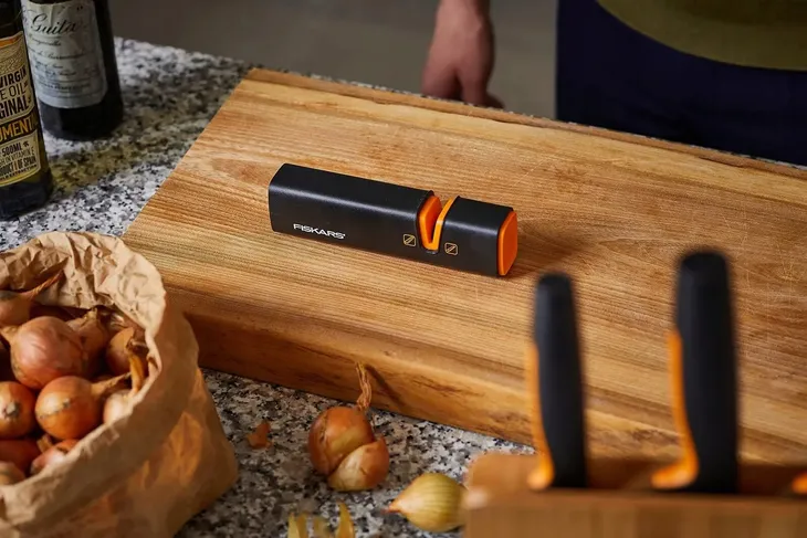 fiskars-ostrzalka-do-nozy-i-siekier-xsharp-120740-rodzaj-reczna