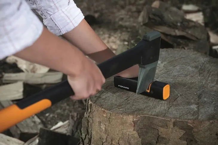 fiskars-ostrzalka-do-nozy-i-siekier-xsharp-120740-marka-fiskars-kod-producenta-1000601