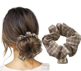 gumka-do-wlosow-scrunchie-materialowa-frotka-brazowa-stylowa-w-kratke