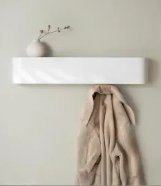 kazai-wieszak-scienny-na-kurtki-toke-bialy-nowoczesny-design