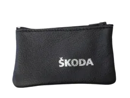 etui-skorzane-na-kluczyk-z-napisem-skoda