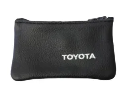 etui-skorzane-na-kluczyk-z-napisem-toyota