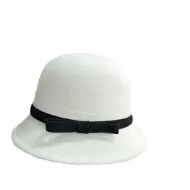 bialy-kapelusz-damski-typu-bucket-elegancki-cylinder-do-plaszcza-szykowny