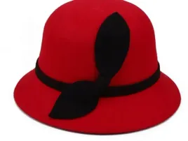 czerwonykapelusz-damski-typu-bucket-elegancki-cylinder-do-plaszcza-szykowny