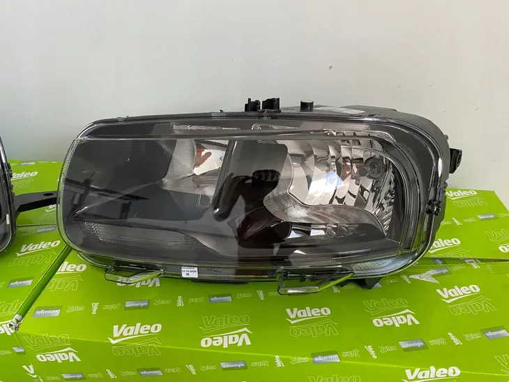 reflektor-citroen-c4-cactus-09-14-le-rodzaj-swiatel-mijania-tradycyjne-halogenowe