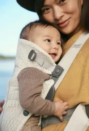 babybjorn-baby-carrier-mini-3d-mesh-male-nosidelko-dla-noworodka-or-cream