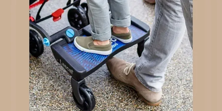 lascal-buggyboard-maxi-plus-dostawka-do-wozka-cechy-dodatkowe-amortyzowane-kola-mozliwosc-wyboru-jazdy-przodem-lub-tylem-regulacja-nachylenia-platformy-siedzisko-wyposazone-w-uchwyt