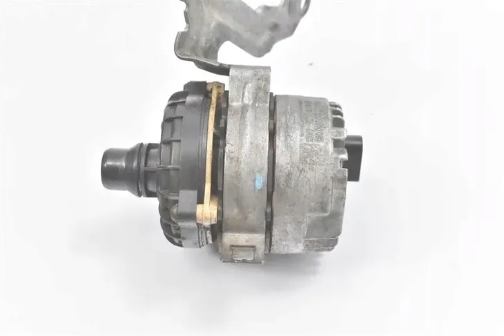 pompa-wody-db-w213-20-16-stan-nowy-producent-czesci-mercedes-benz-oe