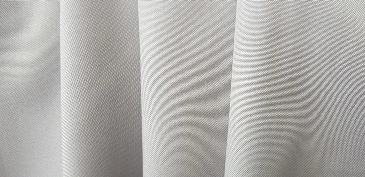 gotowe-zaslony-na-zabki-140x250-zaslona-na-tasmie-stopien-zaciemnienia-polzaciemniajace