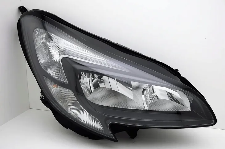 reflektor-prawy-opel-corsa-e-2014-h7-stan-nowy-strona-zabudowy-prawa