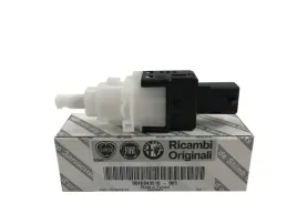 czujnik-swiatel-stop-ala-romeo-147-156-gt-159-166