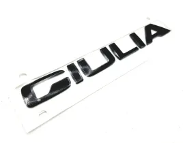 napis-logo-emblemat-czarny-alfa-romeo-giulia