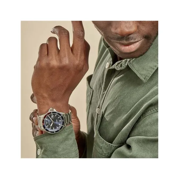 ar11339-marka-armani