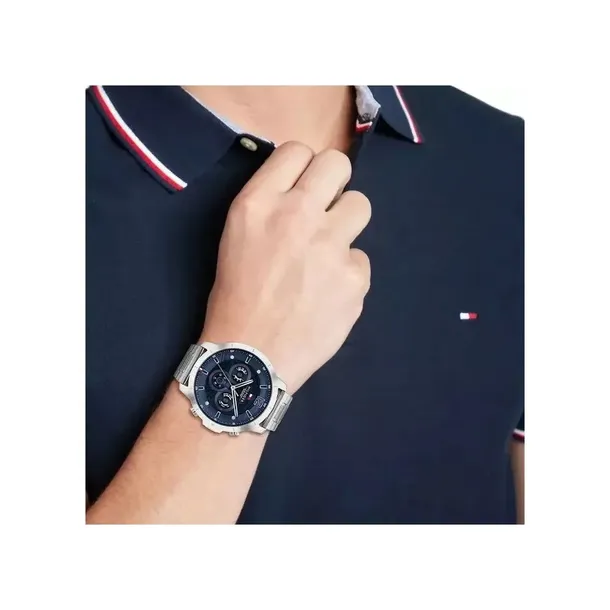 1710492-marka-tommy-hilfiger
