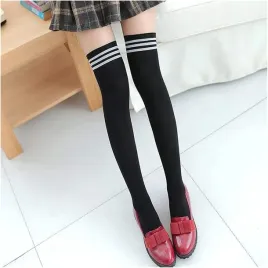 urocze-zakolanowki-czarne-z-bialymi-paskami-szkolne-cute-anime-62-cm