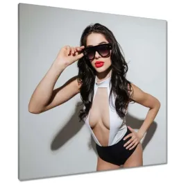 obrazy-80x80-okulary-przeciwsloneczne-oraz-elegancka-pani