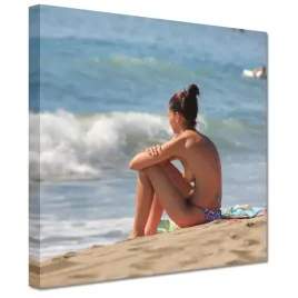 obrazy-20x20-opalanie-topless-na-plazy