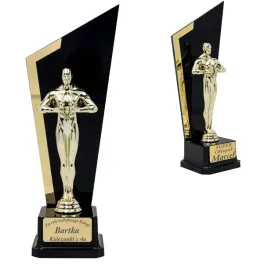 statuetka-na-dzien-chlopaka-prezent-dla-kolegi-z-klasy-chlopaka