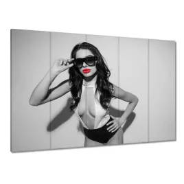 obrazy-225x160-czerwone-usta-pani-w-okularach