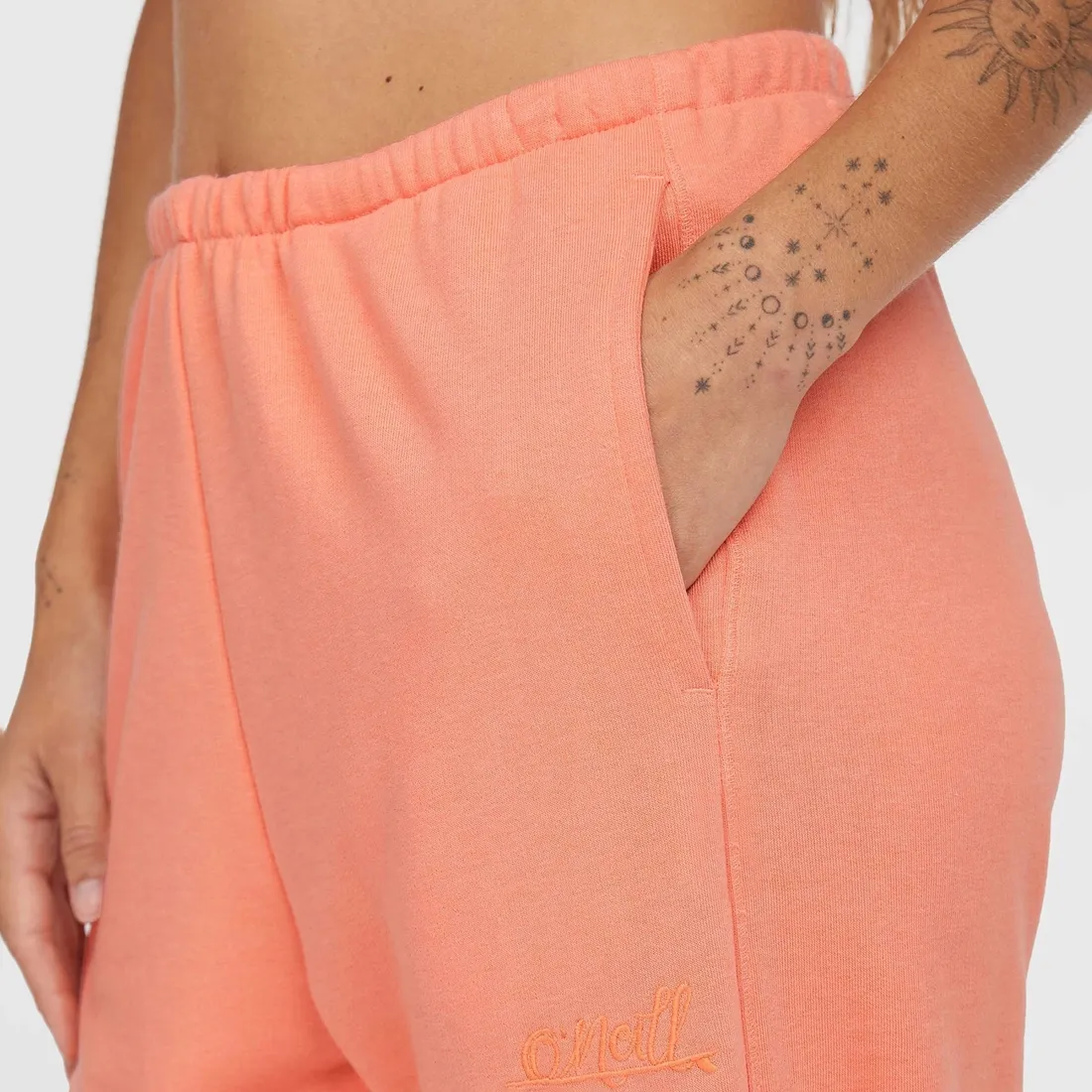 damskie-spodnie-essentials-o-neill-script-sweatpan