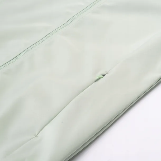 damski-softshell-gravia-w-l-fitanu-wlasciwosci-oddychajace-wodoszczelne