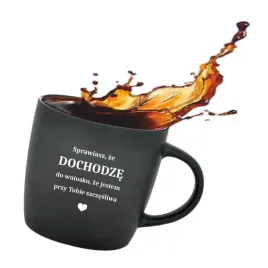duzy-kubek-z-wlasnym-nadrukiem-grawerem-dochodze-do-urodziny-na-prezent