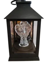 znicz-lampion-latarenka-led-z-aniolem-biale-swiatlo-wysokosc-18-cm