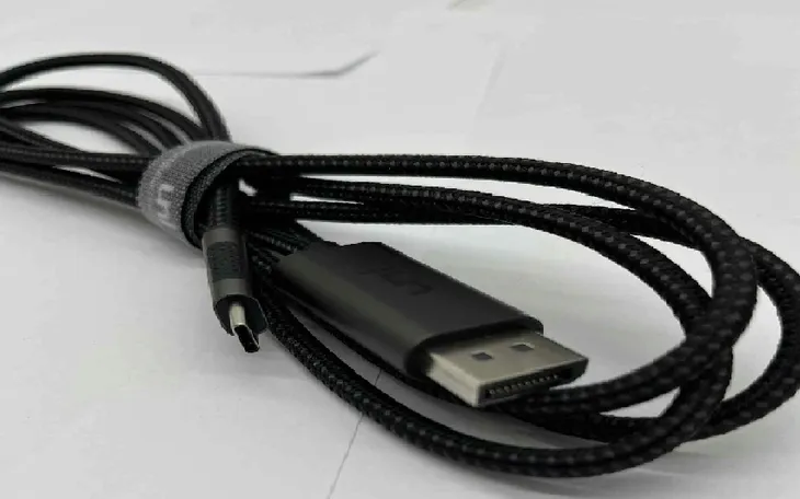 kabel-displayport-usb-c-1-8m-stan-powystawowy