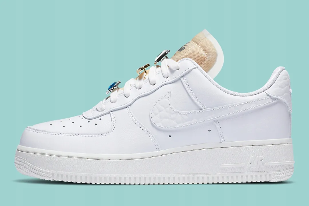 Nike Air Force 1 ホワイト スニーカー 楽天市場】NIKE AIR FORCE 1 07 LV8 white/white-white ck7214