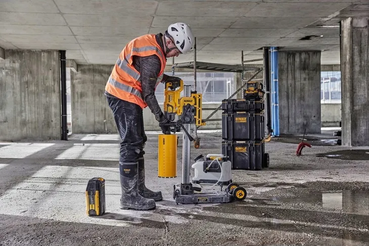 dewalt-powershift-statyw-do-wiertnicy-dcps151-zastosowanie-do-betonu