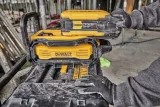 ladowarka-dewalt-powershift-dcbpsc0550-550w-60v-marka-dewalt-stan-nowy