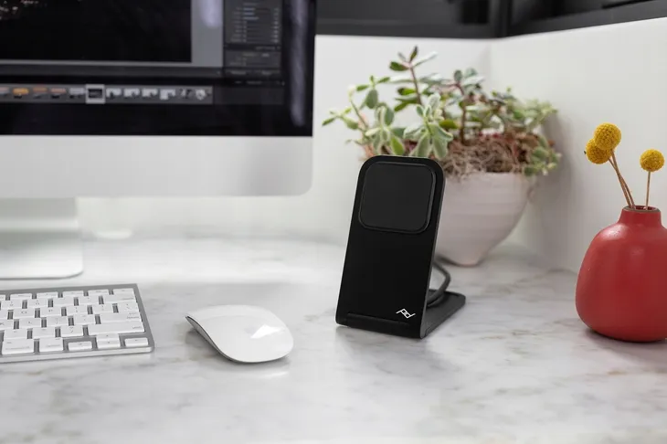 peak-design-mobile-wireless-charging-stand-liczba-urzadzen-ladowanych-jednoczesnie-1