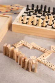 prezent-na-dzien-chlopaka-gra-4w1-bierki-domino-warcaby-szachy-z-nadrukiem