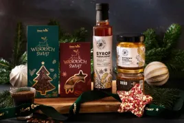swiateczny-kosz-prezentowy-zestaw-na-prezent-kawa-slodycze-syrop-miod-box