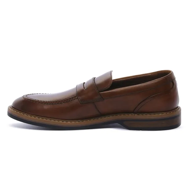 26178430-marka-clarks