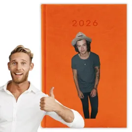 kalendarz-2026-a5-pomaranczowy-planer-niedziele-swieta-harry-styles-06