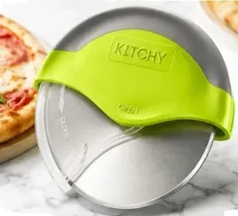 noz-do-pizzy-kolko-do-krojenia-pizzy-z-oslona-ostrza-superostre-kitchy