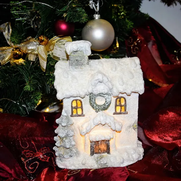 figurka-domek-led-h25-szerokosc-produktu-17-cm