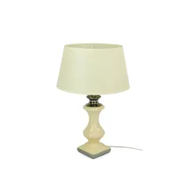 elegancka-lampa-z-kloszem-ecru-do-pokoju-sypialni-stojaca