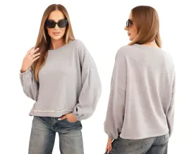 bluza-damska-z-ozdobnym-wykonczeniem-na-dole-szara
