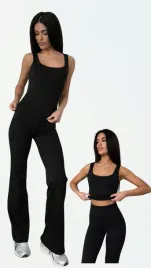 komplet-damski-top-z-wbudowanym-biustonoszem-i-legginsy-dzwony-fitness-xs